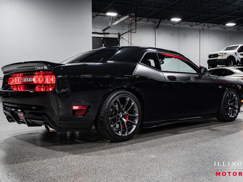 Used 2009 Dodge Challenger SRT8 w/ SRT Option Group II image 5