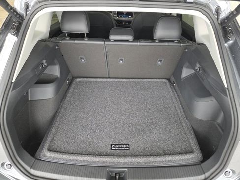 New 2026 Volkswagen Tiguan SE image 6