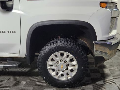 Used 2023 Chevrolet Silverado 2500 LT w/ Convenience Package image 9