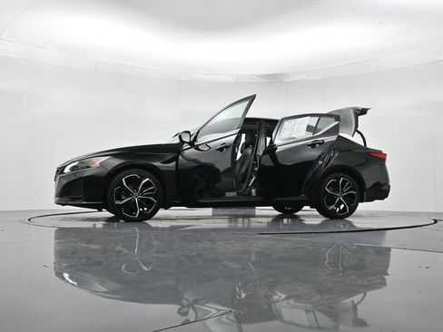 Used 2024 Nissan Altima 2.5 SR FWD image 52
