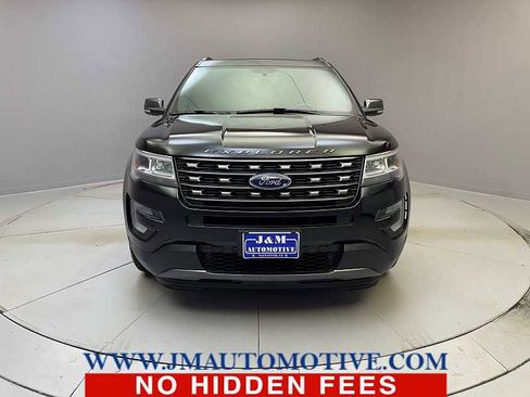 Used 2017 Ford Explorer XLT w/ XLT Technology Feature Bundle image 8