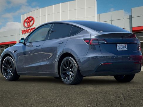 Used 2023 Tesla Model Y Long Range AWD/4WD image 5