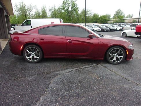 Used 2018 Dodge Charger SXT Plus RWD image 4