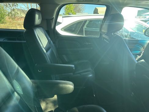 Used 2013 Cadillac Escalade Luxury image 20