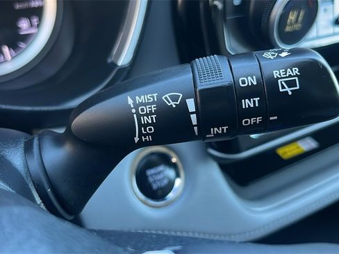 Used 2023 Toyota Highlander XLE image 32