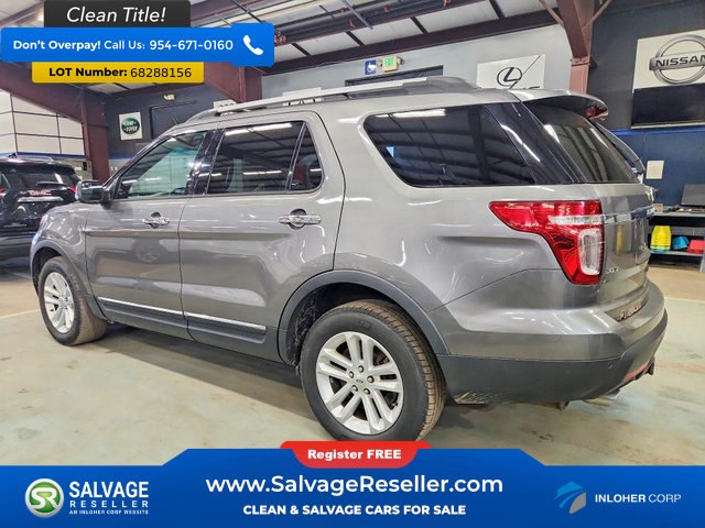 Used 2014 Ford Explorer XLT w/ Equipment Group 202A AWD/4WD image 3