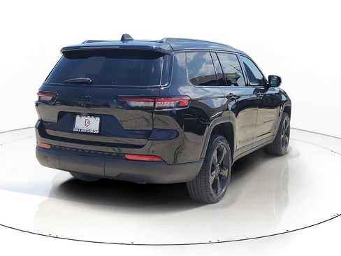 Used 2023 Jeep Grand Cherokee L Limited w/ Black Appearance Package AWD/4WD image 4