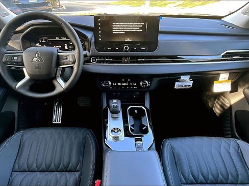 New 2025 Mitsubishi Outlander SEL image 5