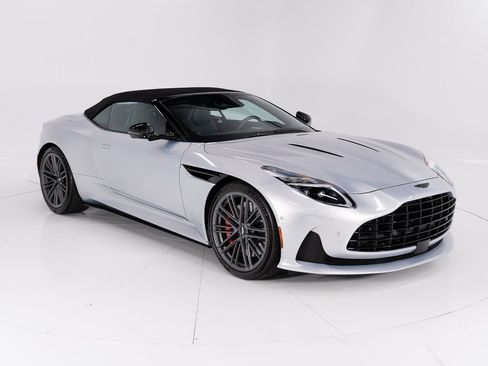 Used 2024 Aston Martin DB12 Convertible image 16