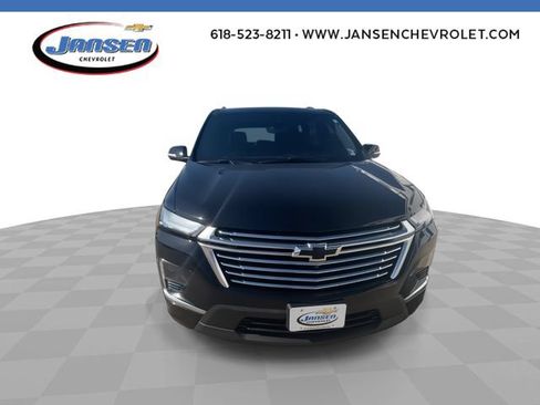 Used 2023 Chevrolet Traverse Premier FWD image 3