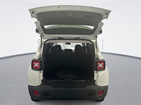 Used 2023 Jeep Renegade Latitude AWD/4WD image 21
