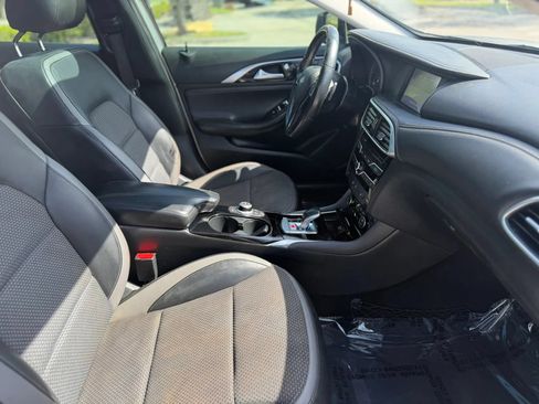 Used 2018 INFINITI QX30 FWD image 15