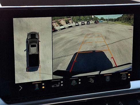 Used 2022 Chevrolet Silverado 1500 LT Trail Boss w/ LT Trail Boss Premium Package AWD/4WD image 19