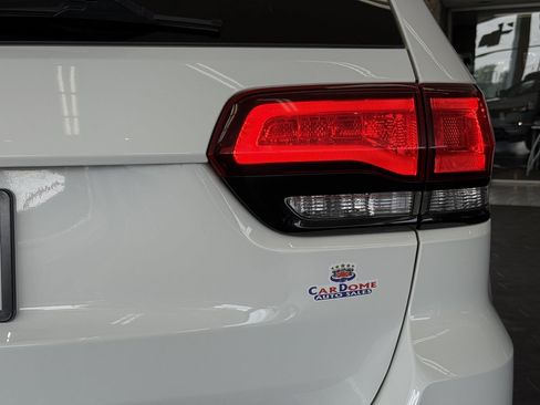 Used 2019 Jeep Grand Cherokee Laredo image 18