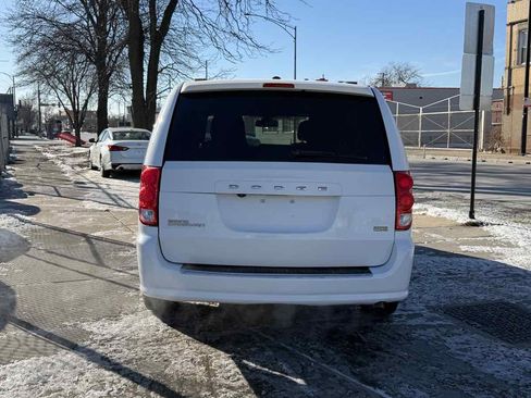 Used 2019 Dodge Grand Caravan SXT image 6