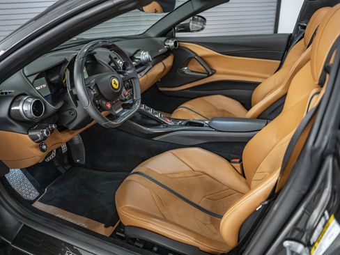 Used 2023 Ferrari 812 GTS RWD image 34