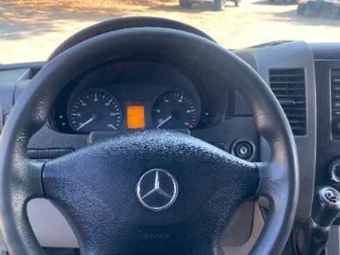 Used 2018 Mercedes-Benz Sprinter 2500 image 24