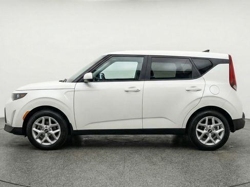 Used 2025 Kia Soul LX w/ LX Technology Package FWD image 5