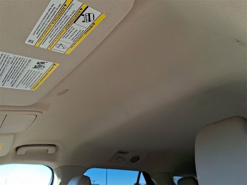 Used 2022 Ford Explorer XLT w/ Equipment Group 202A image 14