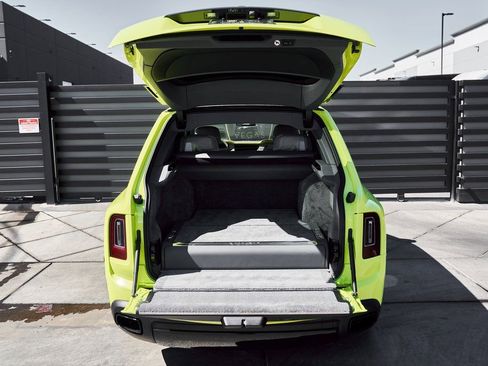 Used 2024 Rolls-Royce Cullinan image 17