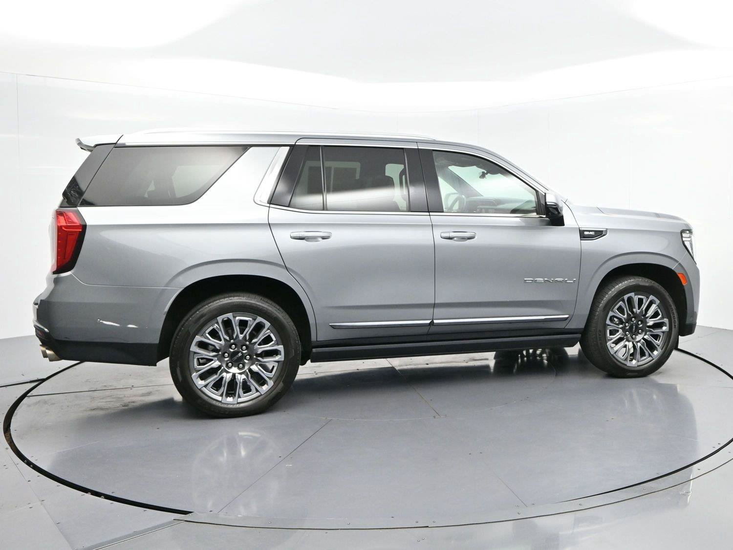 Used 2023 GMC Yukon Denali Ultimate AWD/4WD image 8