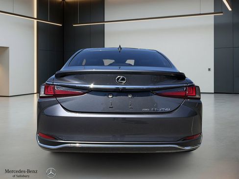 Used 2023 Lexus ES 250 w/ Premium Package AWD/4WD image 3