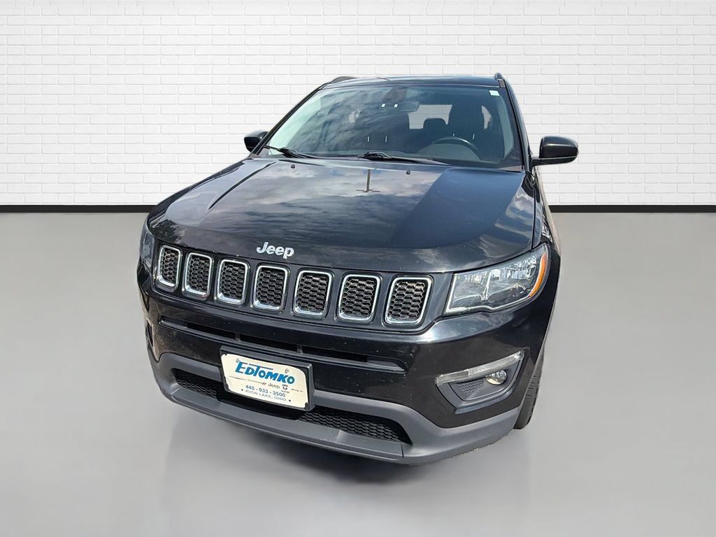 Used 2019 Jeep Compass Latitude w/ Cold Weather Group FWD image 2