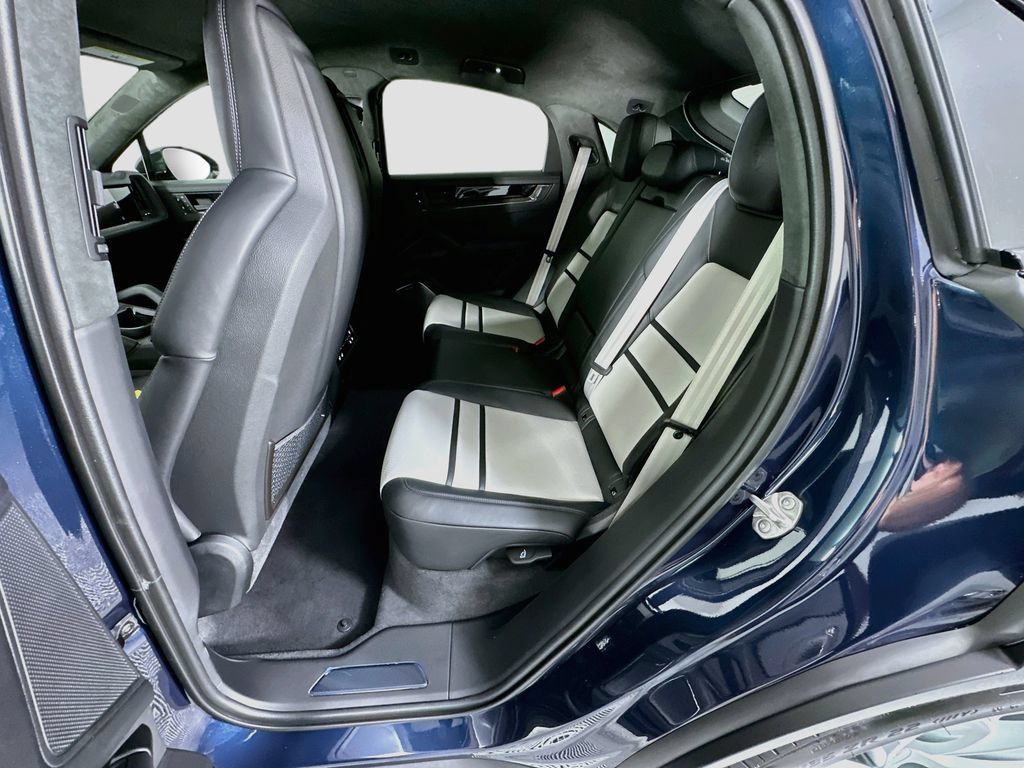 New 2026 Porsche Cayenne Turbo GT AWD/4WD image 23