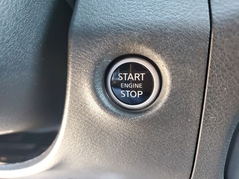 Used 2024 Nissan Frontier SV image 21