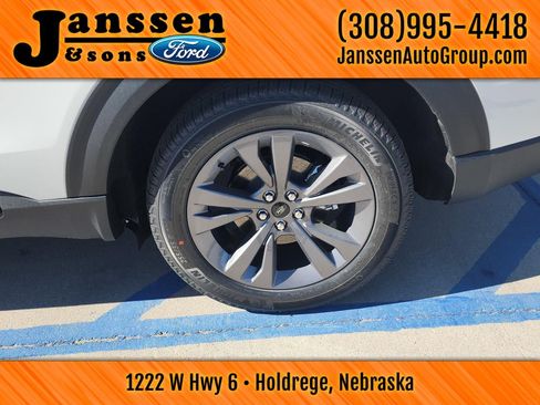 New 2026 Ford Explorer Active w/ Active Comfort Package image 17