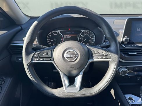 Used 2024 Nissan Altima 2.5 SV image 13