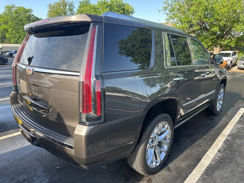 Used 2020 Cadillac Escalade Platinum AWD/4WD image 4