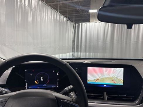 Certified 2025 Chevrolet Trax LT w/ LT Convenience Package image 19