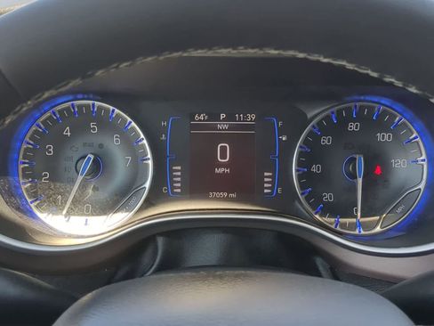 Used 2022 Chrysler Voyager LX FWD image 31