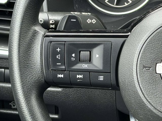 Used 2023 Nissan Rogue SV FWD image 24