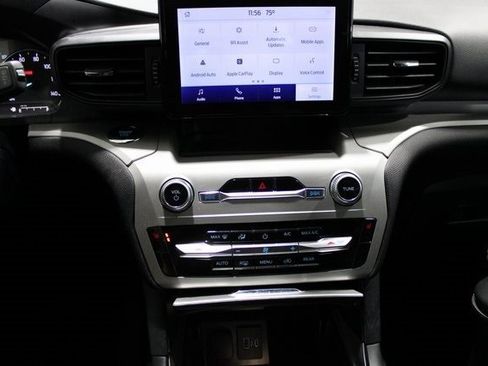Used 2023 Ford Explorer XLT image 13