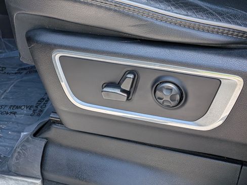 Used 2019 RAM 1500 Laramie w/ Off Road Group AWD/4WD image 20