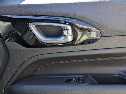 Used 2025 Jeep Compass Trailhawk image 30