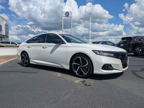 Used 2022 Honda Accord Sport image 3