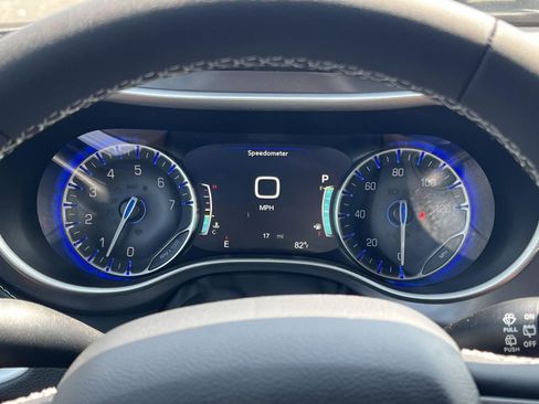 New 2026 Chrysler Pacifica Select image 19