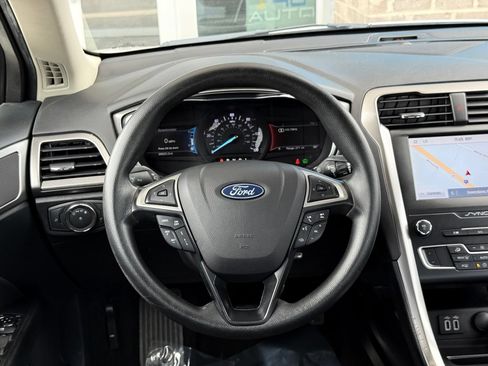 Used 2020 Ford Fusion SE FWD image 23