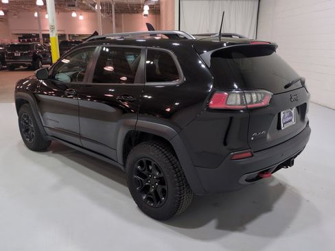 Used 2019 Jeep Cherokee Trailhawk w/ Cold Weather Group AWD/4WD image 5