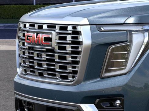 Used 2026 GMC Yukon Denali AWD/4WD image 13