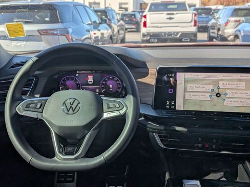 Used 2025 Volkswagen Atlas SEL Premium R-Line image 18