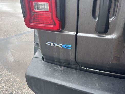 Used 2023 Jeep Wrangler Sahara w/ Cold Weather Group image 5