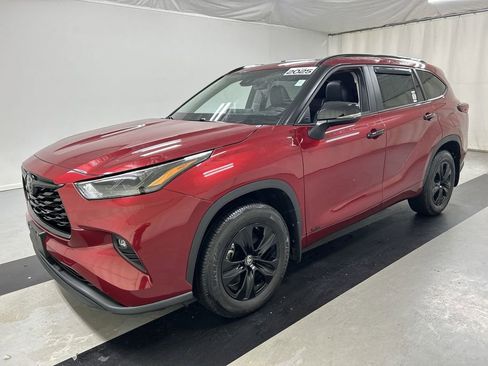 Used 2025 Toyota Highlander XLE image 5