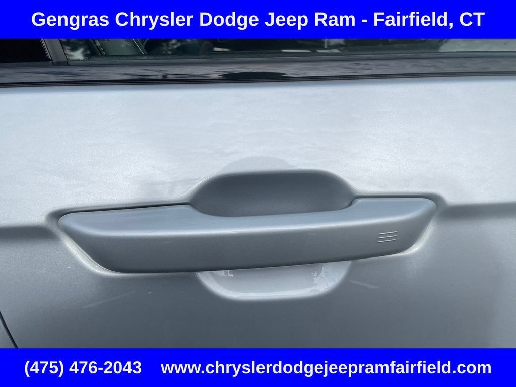 Used 2023 Jeep Grand Cherokee L Altitude AWD/4WD image 15