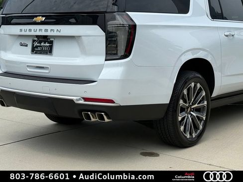 Used 2026 Chevrolet Suburban High Country AWD/4WD image 16