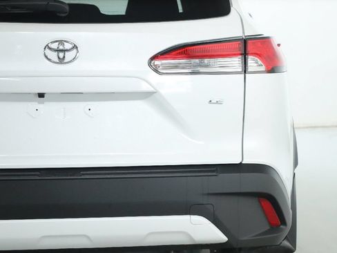 Used 2024 Toyota Corolla Cross LE FWD image 42
