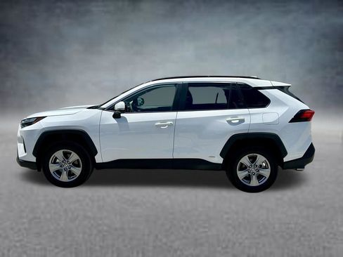 Used 2025 Toyota RAV4 XLE AWD/4WD image 9